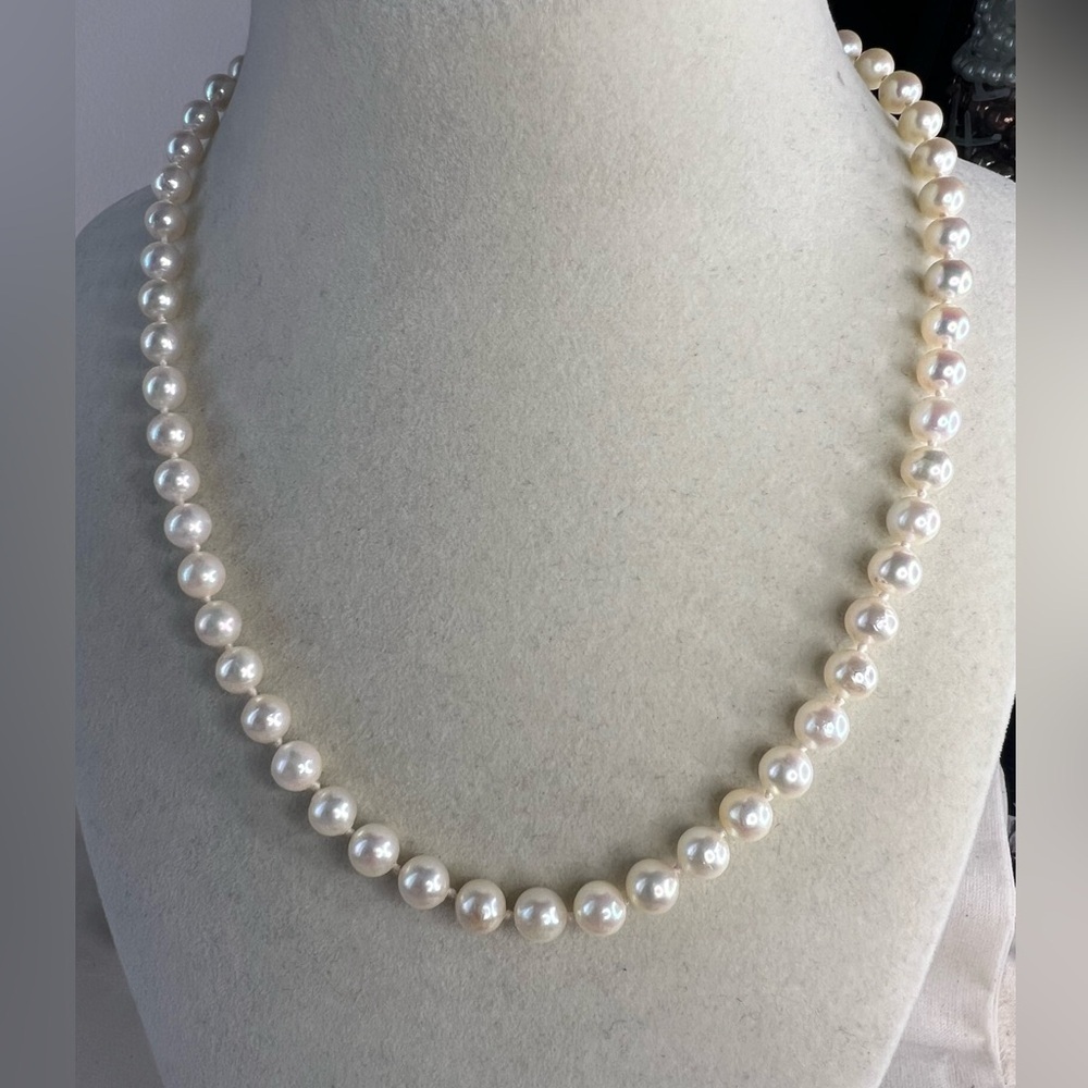 Beautiful Vintage 14KT Yellow Gold Akoya Pearl Necklace 17" D10